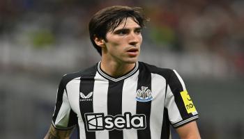 الإيطالي ساندرو تونالي لاعب نيوكاسل يونايتد