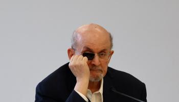 الروائي سلمان رشدي