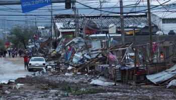 إعصار أوتيس يدمر شوارع المكسيك