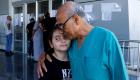 «سأبقى هنا».. طبيب يودع أسرته ويعود لجرحى غزة