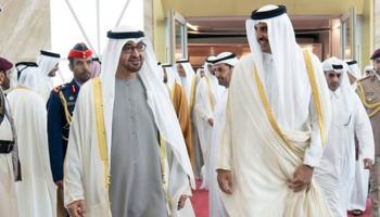 جانب من لقاء سابق بين أمير قطر والشيخ محمد بن زايد آل نهيان رئيس دولة الإمارات