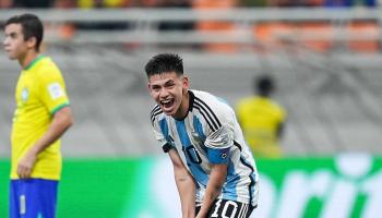 كلاوديو إتشيفيري لاعب الأرجنتين