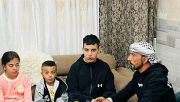السلايمة مع والده بعد إطلاق سراحه