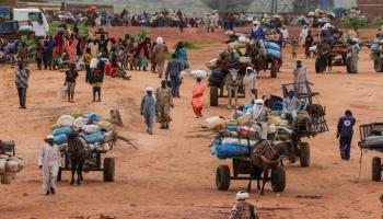 سودانيون يفرون نحو الحدود مع تشاد - رويترز