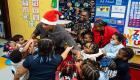 أول "سانتا" بخلفية "رئاسية".. ماذا فعل أوباما بروضة أطفال؟ 