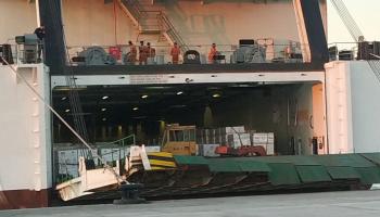 سفينة مساعدات إماراتية تصل إلى ميناء العريش