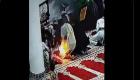 لحظه وحشتناک انفجار گوشی در جیب یک مرد در حین ادای نماز! (+ویدئو)