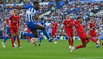 جانب من مباراة برايتون وليفربول