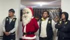 بازداشت قاچاقچیان مواد مخدر توسط پلیس در لباس بابانوئل در پرو! (+ویدئو)