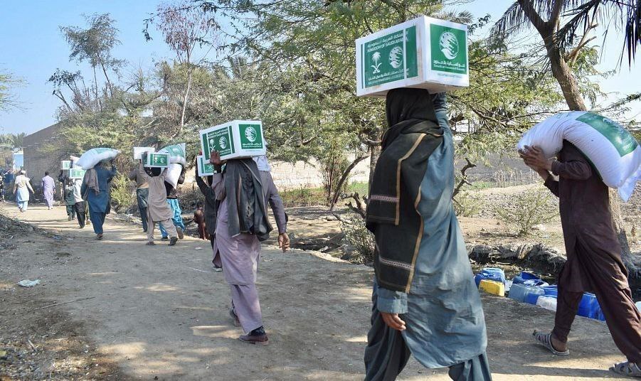 Suudi Arabistan, Pakistan'a Yardım Eli Uzattı (Fotoğraflarla)