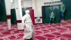 فوتبال بازی کردن یک امام جماعت در مسجد خشم مردم را برانگیخت! (+ویدئو)