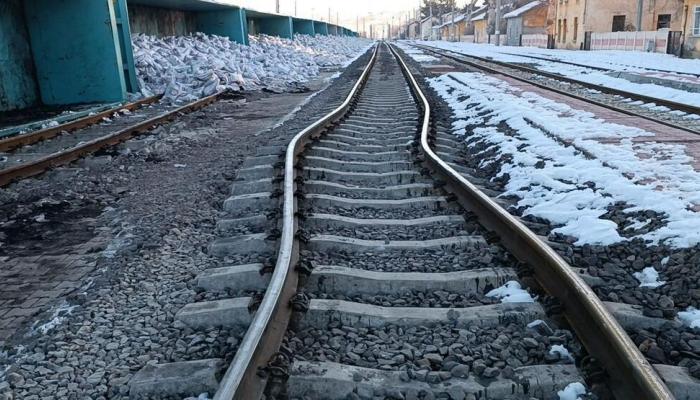 Gölbaşı'nda deprem tren raylarını büktü