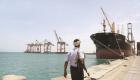 ميناء الحديدة.. تحذير يمني للتجار والسفن من "شائعات" الحوثي