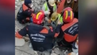 Depremin 228. saatinde 13 yaşındaki çocuk enkazdan çıkarıldı