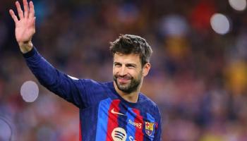 جيرارد بيكيه مدافع برشلونة المعتزل