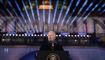 الرئيس الأمريكي جو بايدن خلال إلقائه كلمة في وارسو