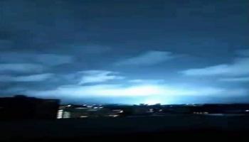 صورة متداولة على أنها تُظهر برقاً في سماء اللاذقية السورية