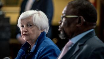 جانيت يلين ووزير مالية جنوب أفريقيا