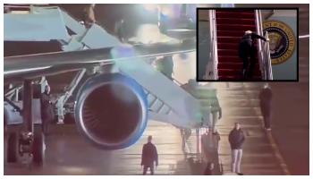 لقطة من الفيديو المنتشر وفي الإطار سقوط سابق لبايدن على سلم الطائرة