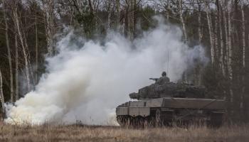 جانب من القتال الدائر منذ عام في أوكرانيا