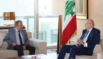 نجيب ميقاتي وجبران باسيل خلال لقاء سابق