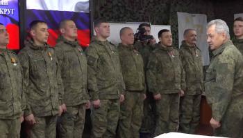 ویدئو | بازدید «نادر» وزیر دفاع روسیه از نیروهای کشورش در اوکراین