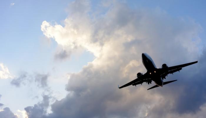 ما علاقة التغير المناخي بارتفاع أسعار الطيران؟