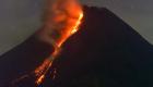 نشاط مخيف لبركان ميرابي الإندونيسي.. دخان أسود يتصاعد في الليل (فيديو)