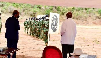 الرئيس الصومالي يشهد ختام تدريب قوات بلاده في أوغندا