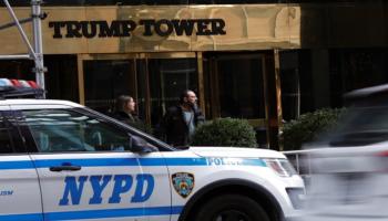 سيارة شرطة أمام برج ترامب