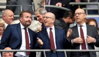 مسؤولو مانشستر يونايتد