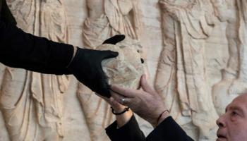Vidéo.. Le Vatican rend trois marbres au Parthénon, un geste historique 
