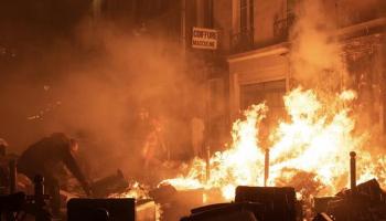 ألسنة لهب خلال أعمال عنف في فرنسا