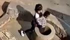 ویدئوی تکان‌دهنده | خوشگذرانی یک دختر با انداختن کودکی به چاه!
