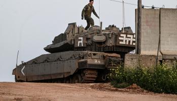 جندى إسرائيلي على متن دبابة