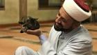 ببینید | امام جماعتی که درِ مسجد را به روی گربه‌های خیابانی باز می‌کند