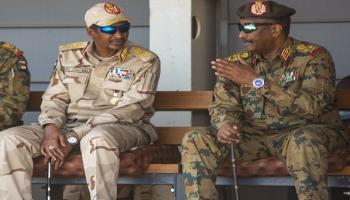 لقاء سابق يجمع البرهان وحميدتي