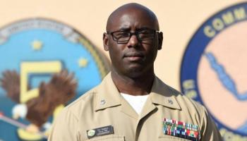 الكوماندر تيم هوكينز