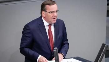 وزير الدفاع الألماني يتحدث أمام البرلمان