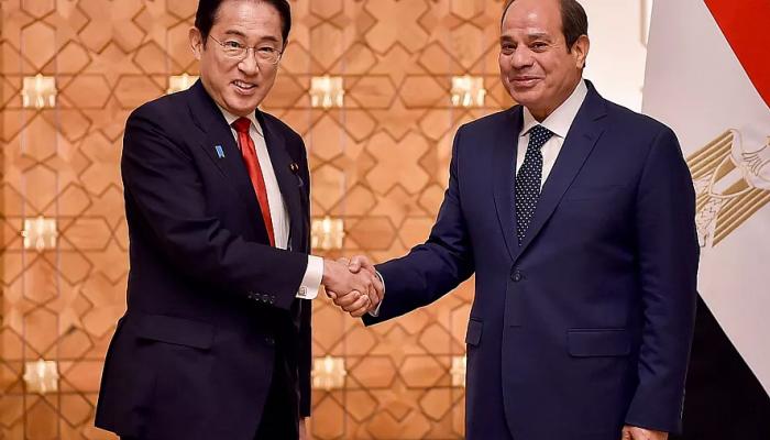 Le Premier ministre japonais Fumio Kishida et le président égyptien Abdel Fattah el-Sissi 