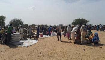 سودانيون على الحدود مع تشاد - رويترز