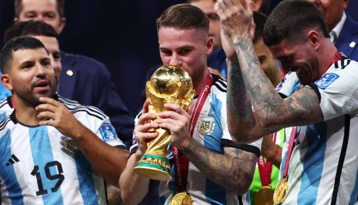  أليكسيس ماك أليستر بقميص منتخب الأرجنتين