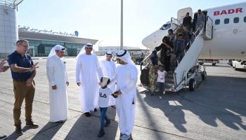 وصول الطفل السوداني المصاب إلى دولة الإمارات