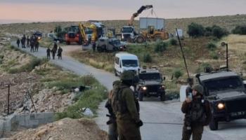 القوات الإسرائيلية أثناء هدم المدرسة 