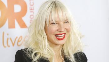 المغنية الأسترالية سيا 