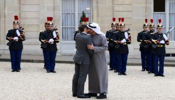 جانب من لقاء الشيخ محمد بن زايد‬⁩ آل نهيان وإيمانويل ماكرون