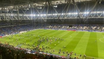 جماهير إسبانيول تقتحم احتفالات برشلونة
