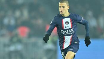 إسماعيل الغربي بقميص باريس سا جيرمان