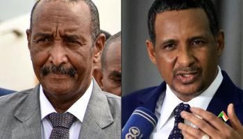 قائد الدعم السريع الفريق دقلو وإلى جانبه قائد الجيش الفريق البرهان