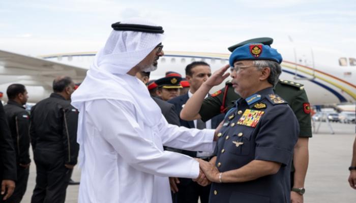 جانب من مراسم توديع ولي عهد أبوظبي في ختام زيارته لماليزيا 